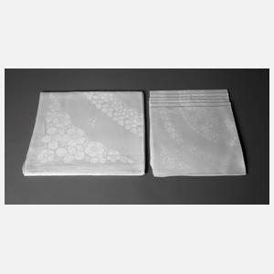 Tafelgarnitur mit Wildrosenblütendekor