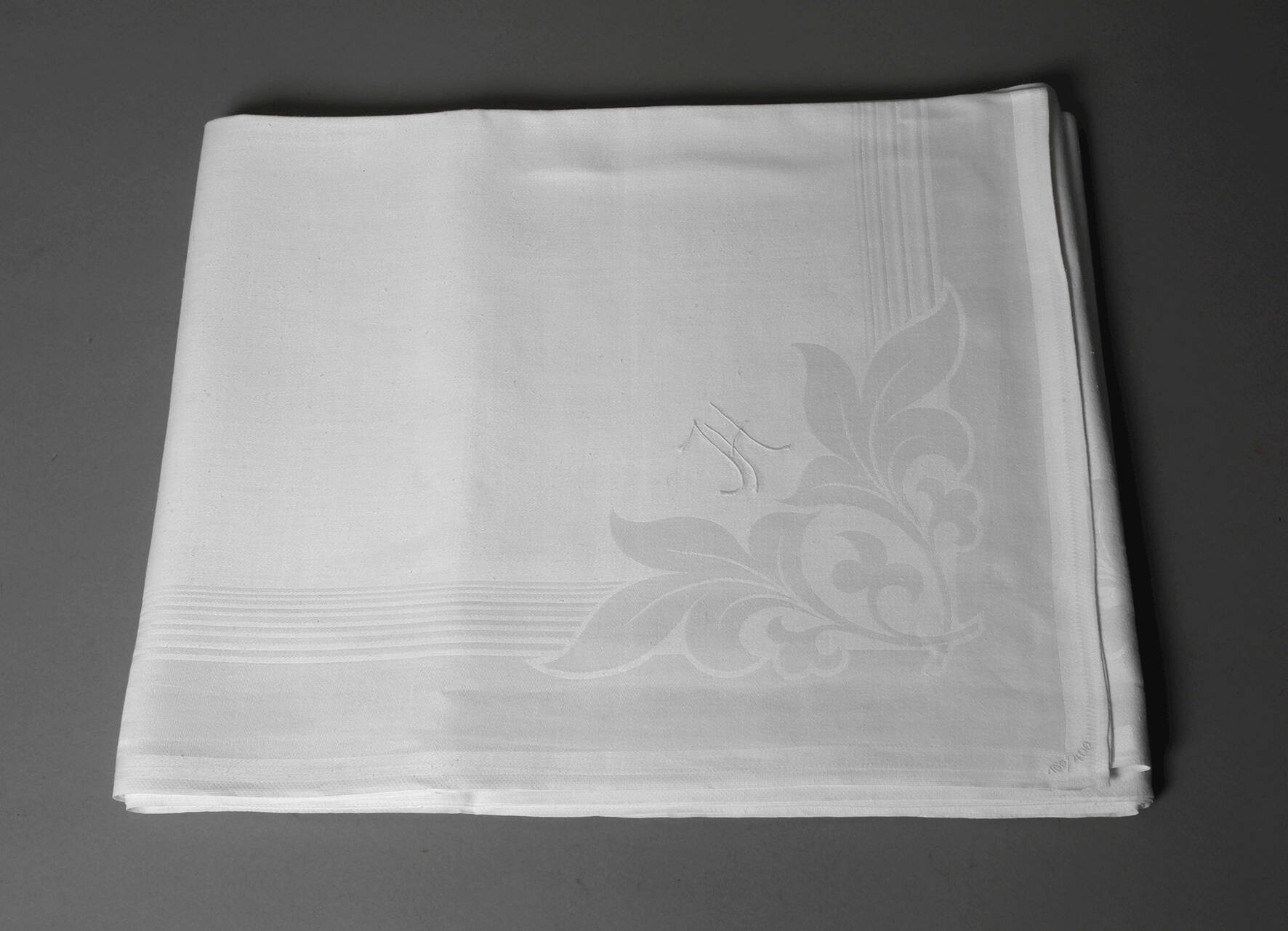 Großes Tafeltuch mit Blätteroval