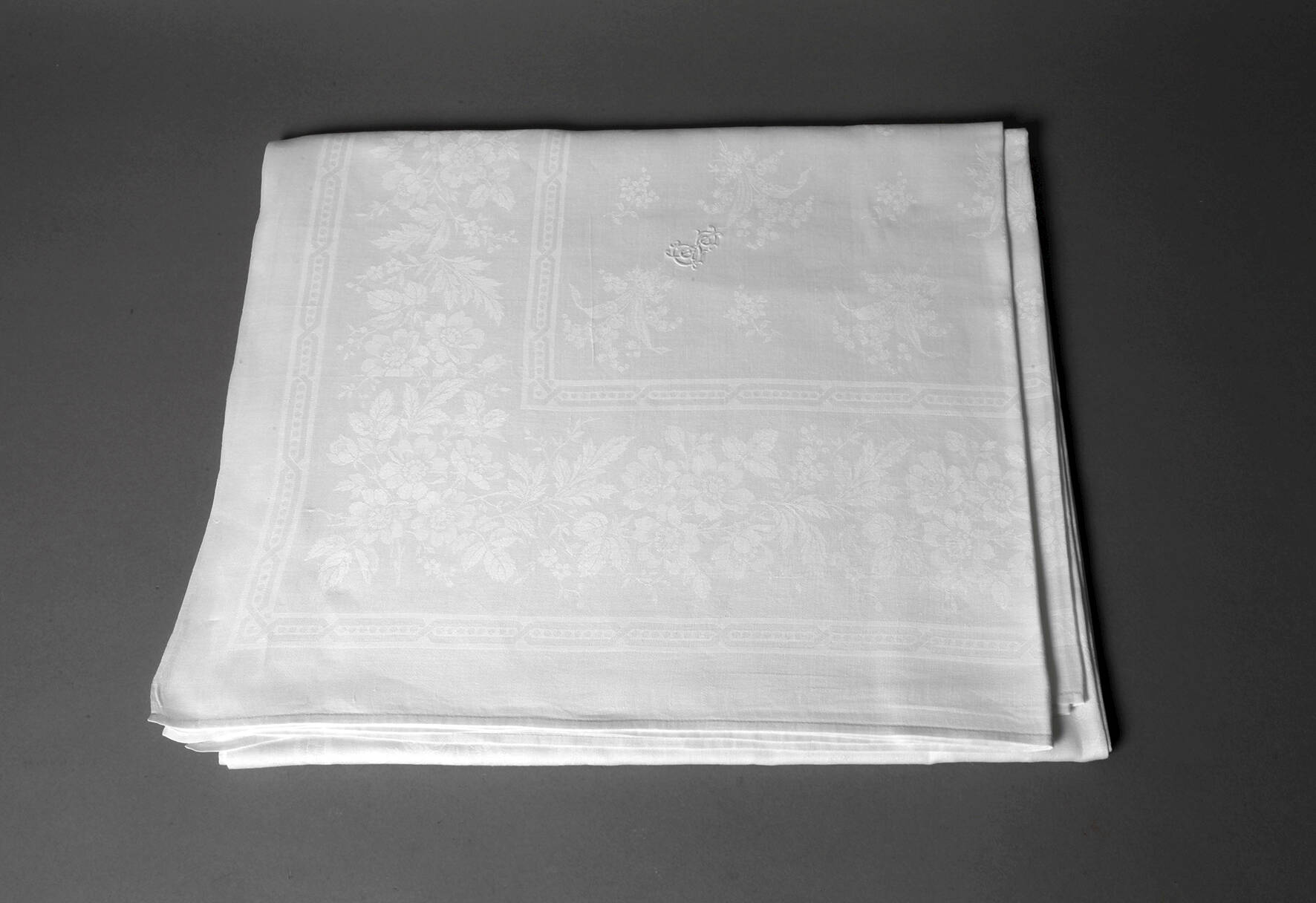 Tafeltuch mit Maiglöckchenmotiv