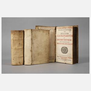 Fünf lateinische Bücher in drei Bänden