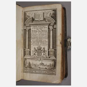 Vier niederländische Bibeln