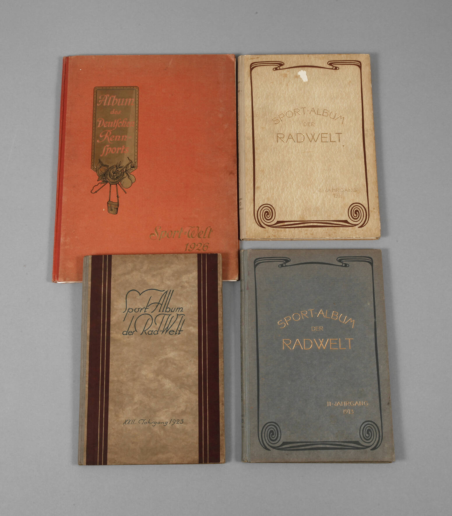 Vier Bände Radrennen