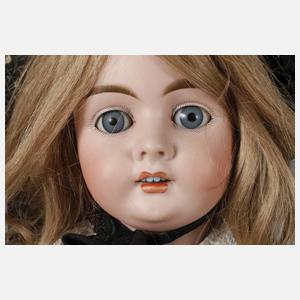 Große Porzellankopfpuppe in Tracht