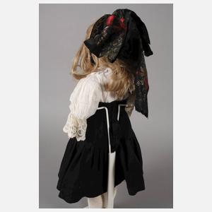Große Porzellankopfpuppe in Tracht