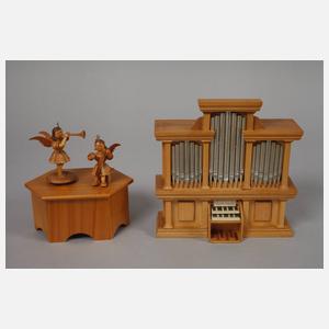 Blank großes Engelorchester und zwei Spieluhren