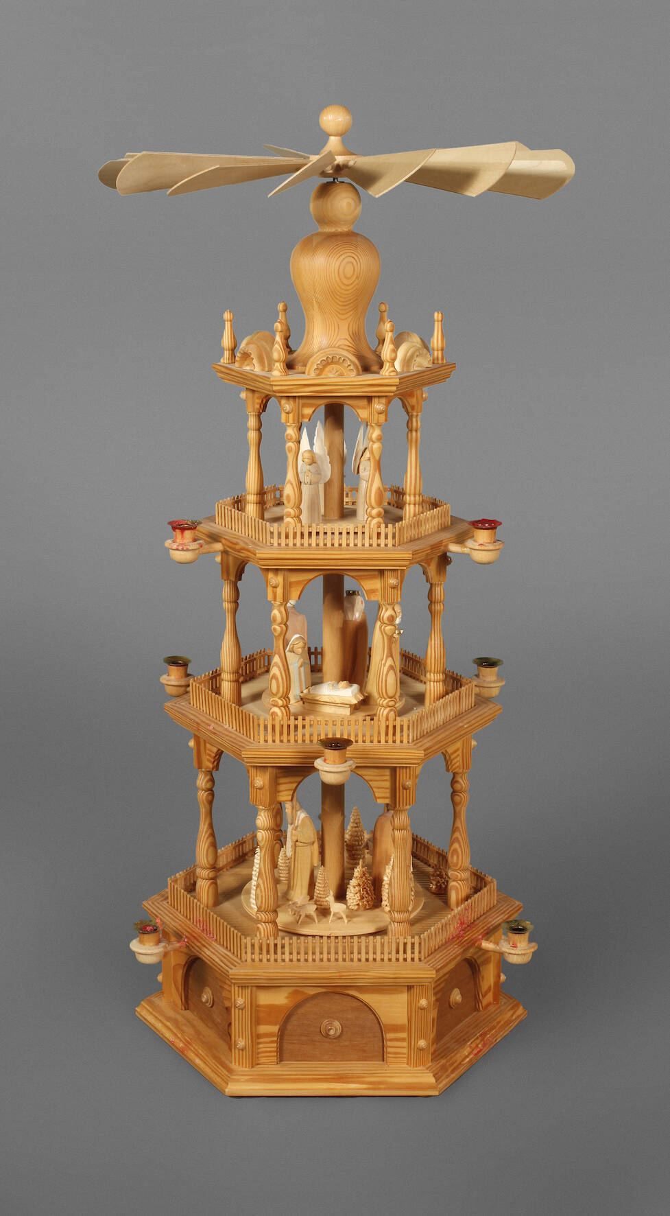 Große Weihnachtspyramide Erzgebirge