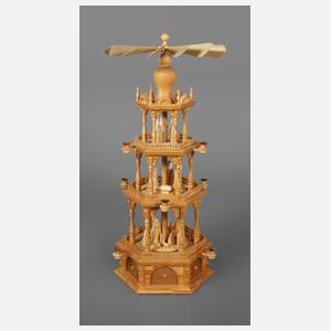 Große Weihnachtspyramide Erzgebirge