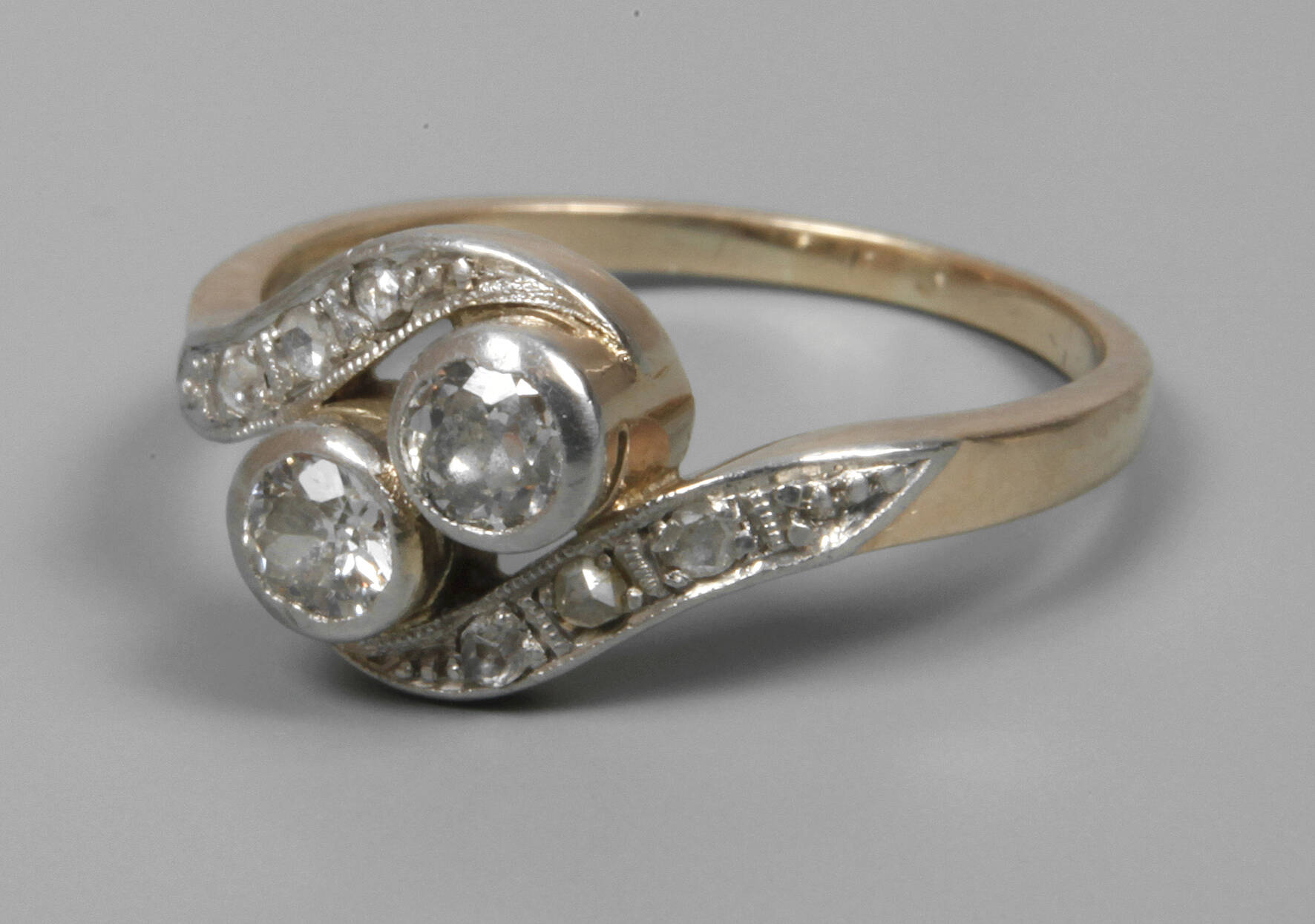 Damenring mit Diamanten