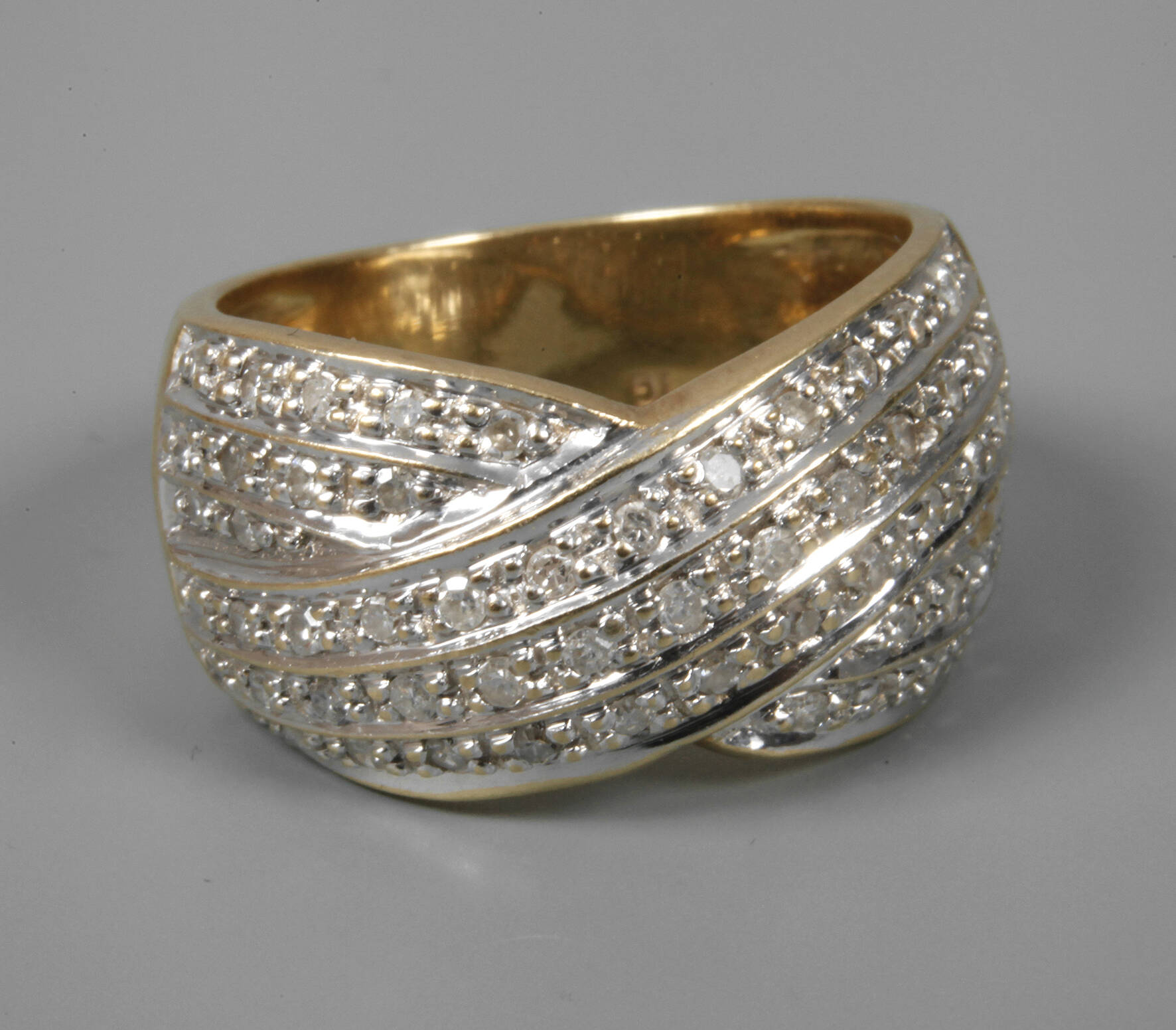 Damenring mit Diamantbesatz