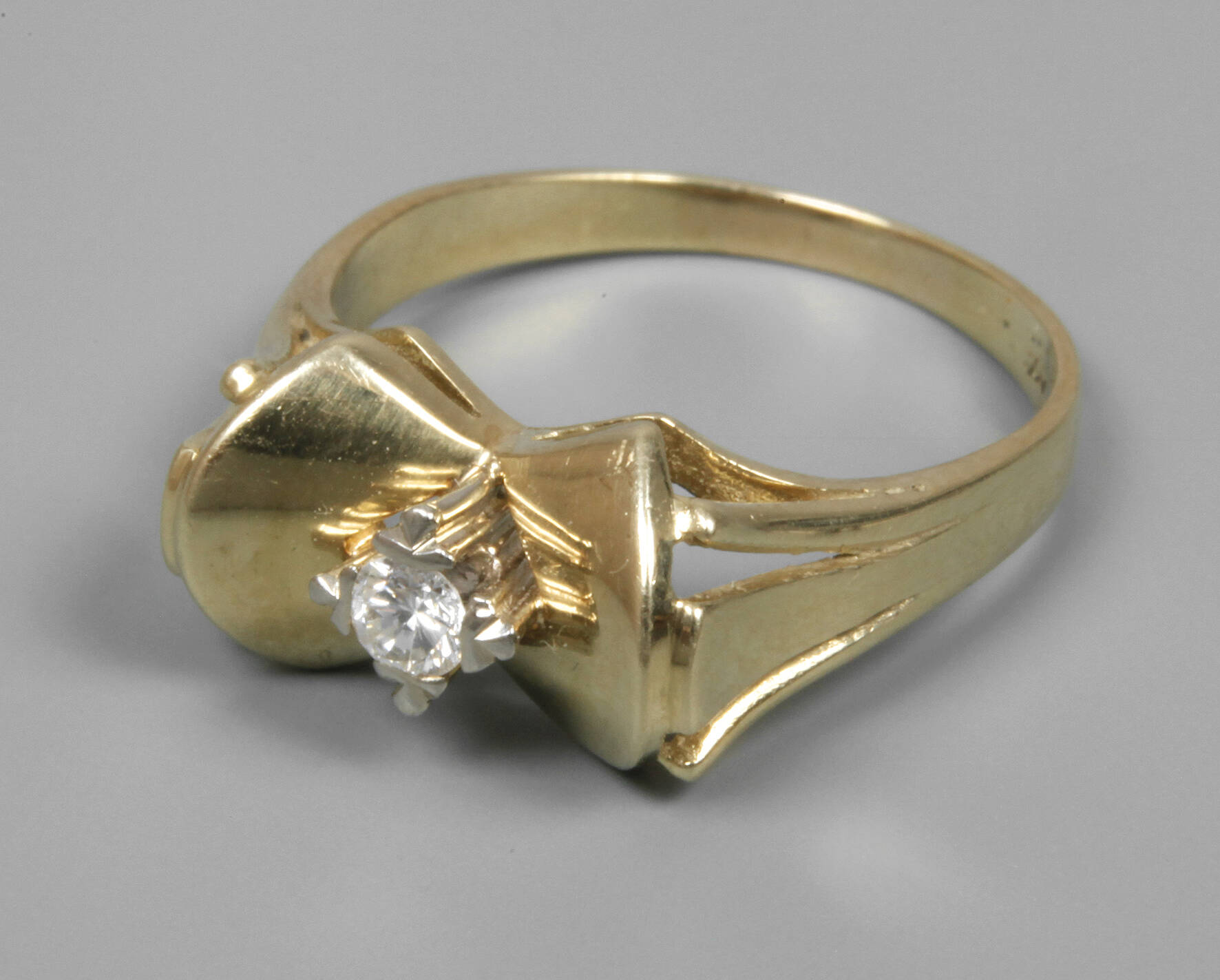 Damenring mit Brillant