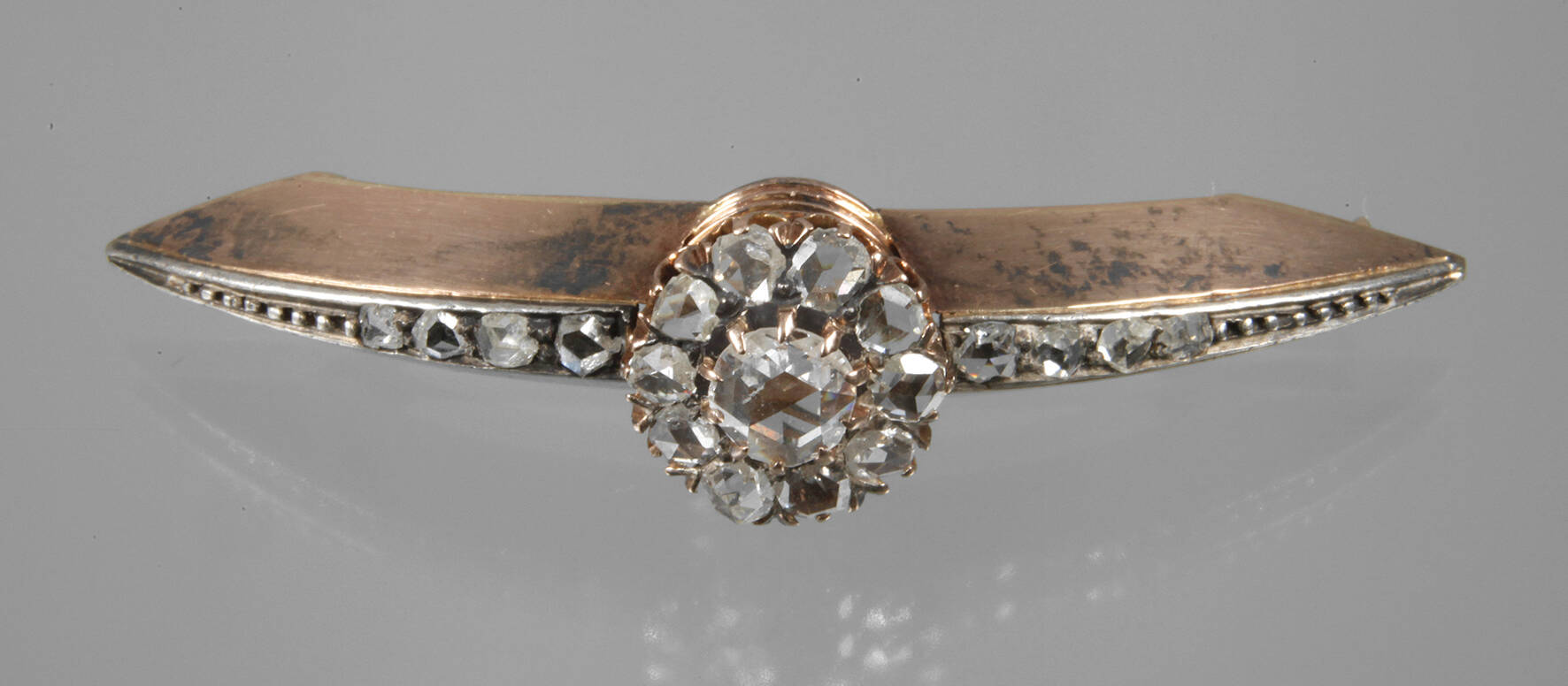 Brosche mit Diamantbesatz