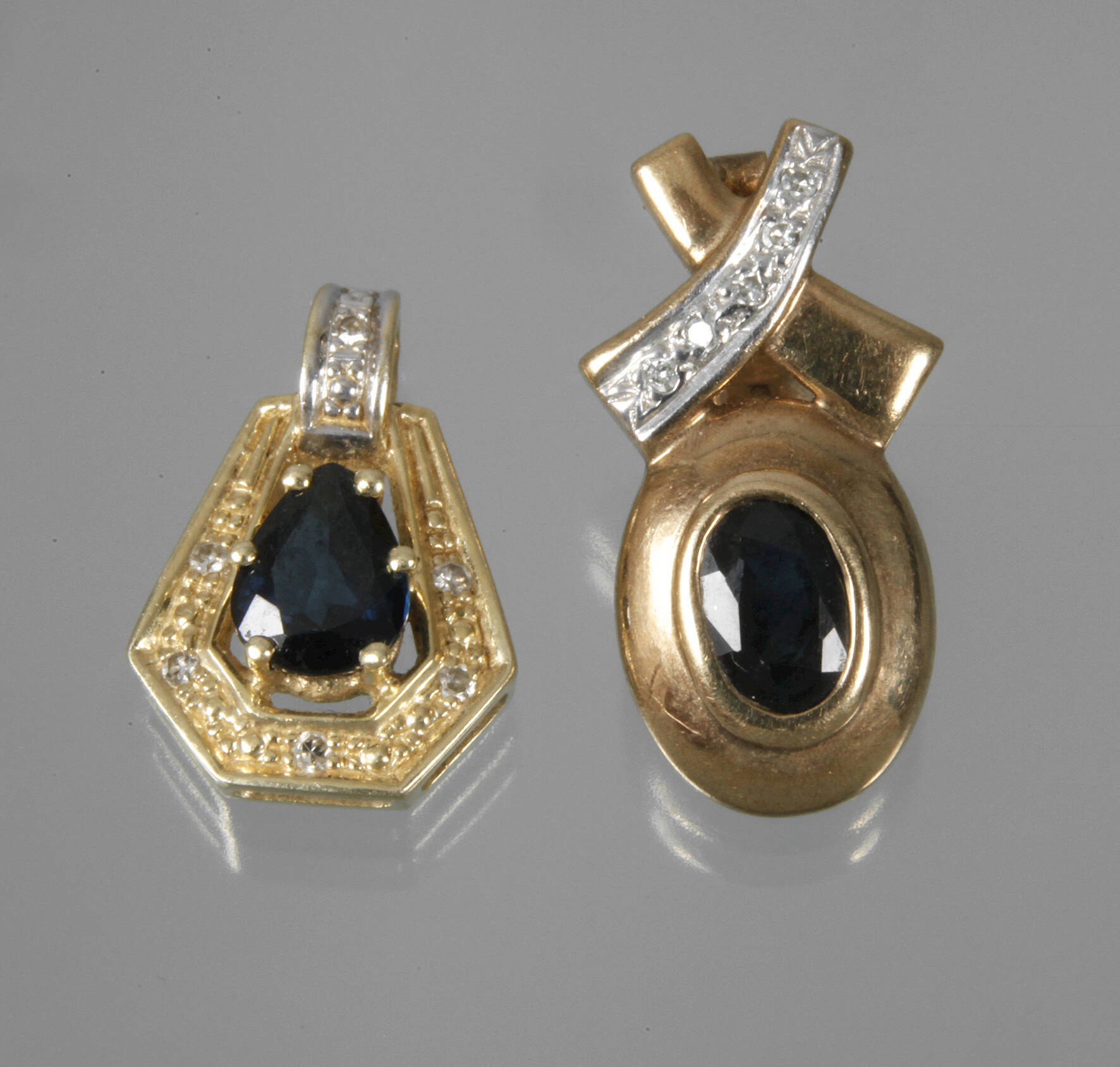 Zwei Saphiranhänger