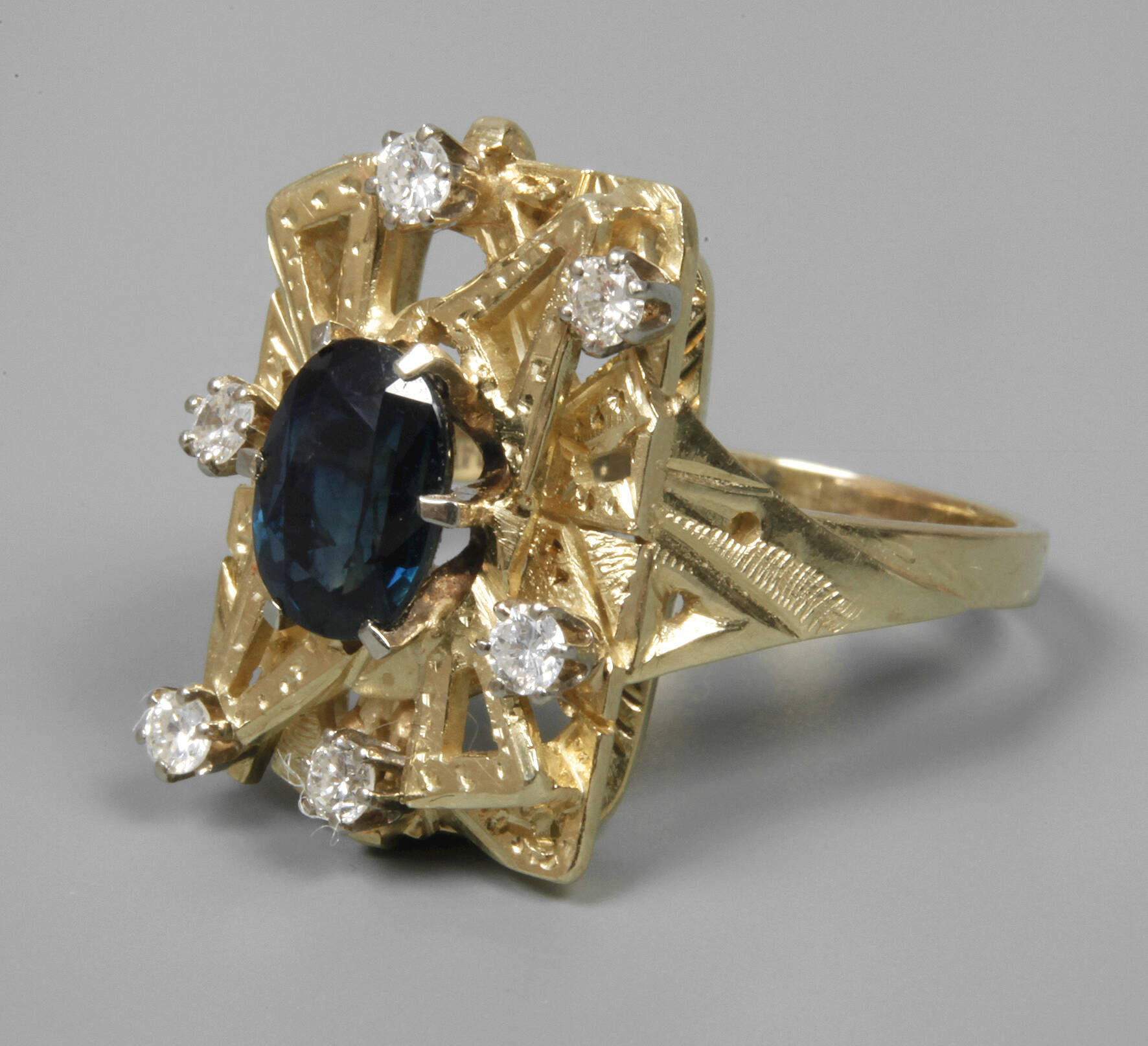 Damenring mit Saphir und Brillanten