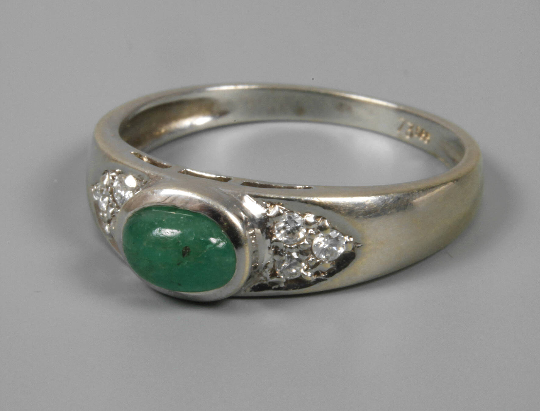 Damenring mit Smaragd