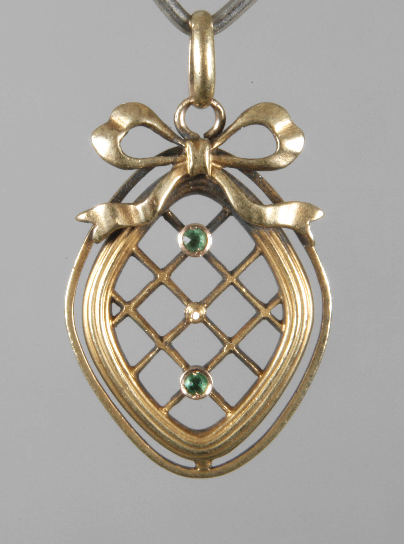 Anhänger mit Smaragden