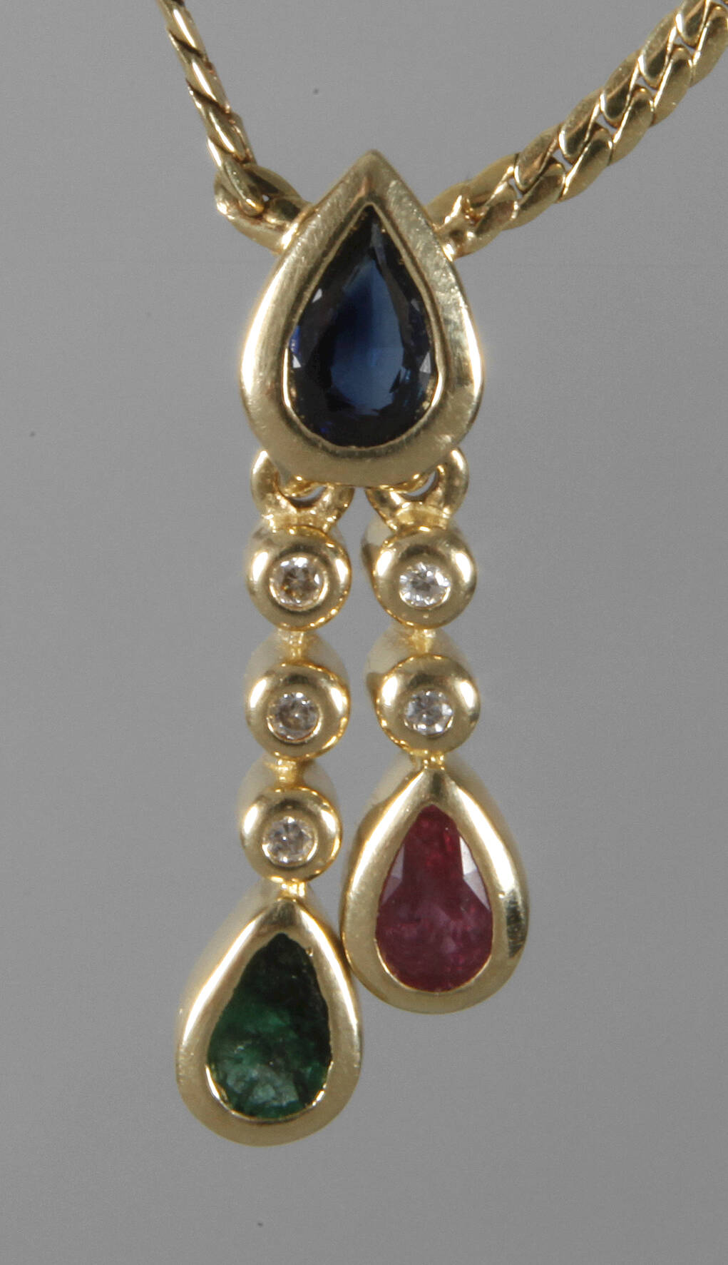 Collier mit Steinbesatz