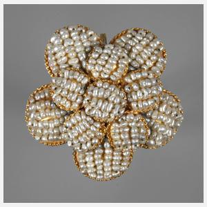 Anhänger mit Perlenbesatz