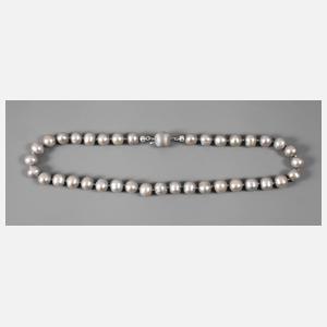 Graue Perlenkette