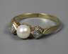 Damenring mit Perle und Diamanten