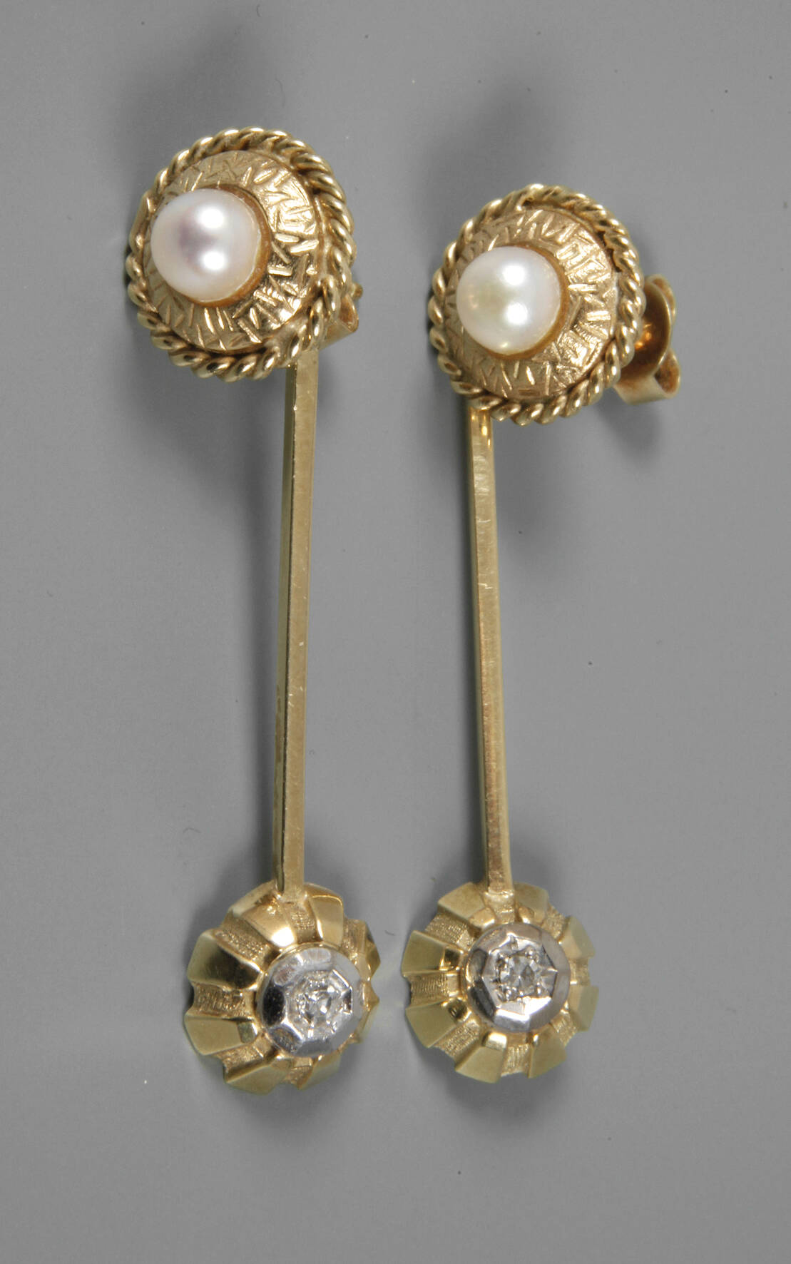 Ohrhänger mit Perlen und Diamanten