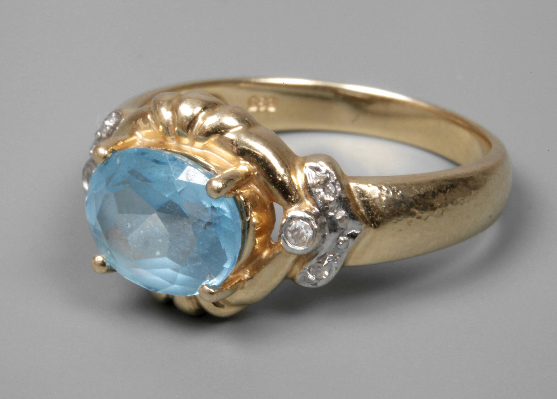 Damenring mit Blautopas