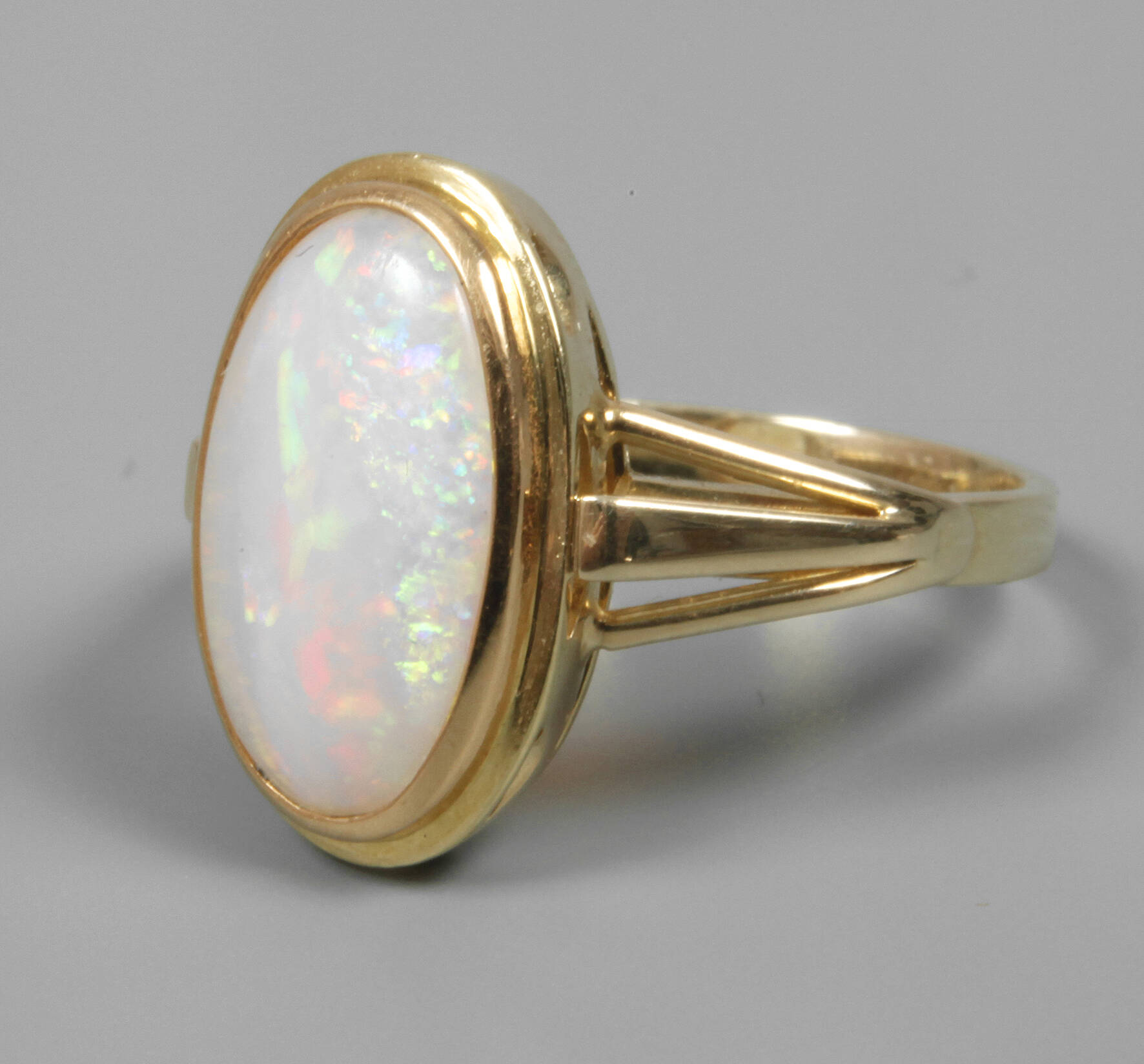 Damenring mit Edelopal