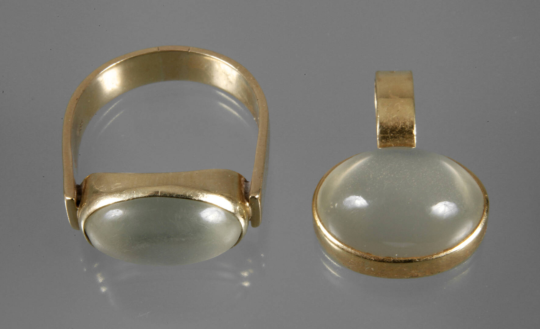 Ring und Anhänger mit Mondsteinen