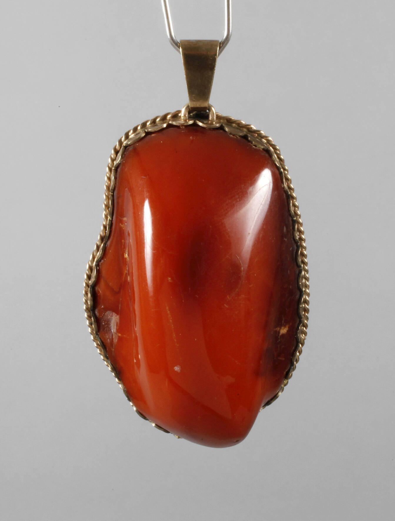 Großer Bernsteinanhänger