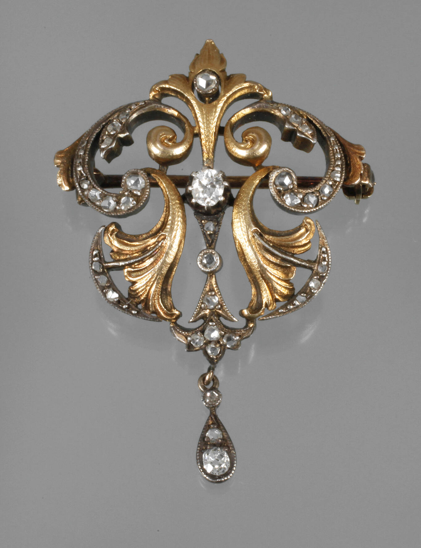 Historismusbrosche mit Diamanten