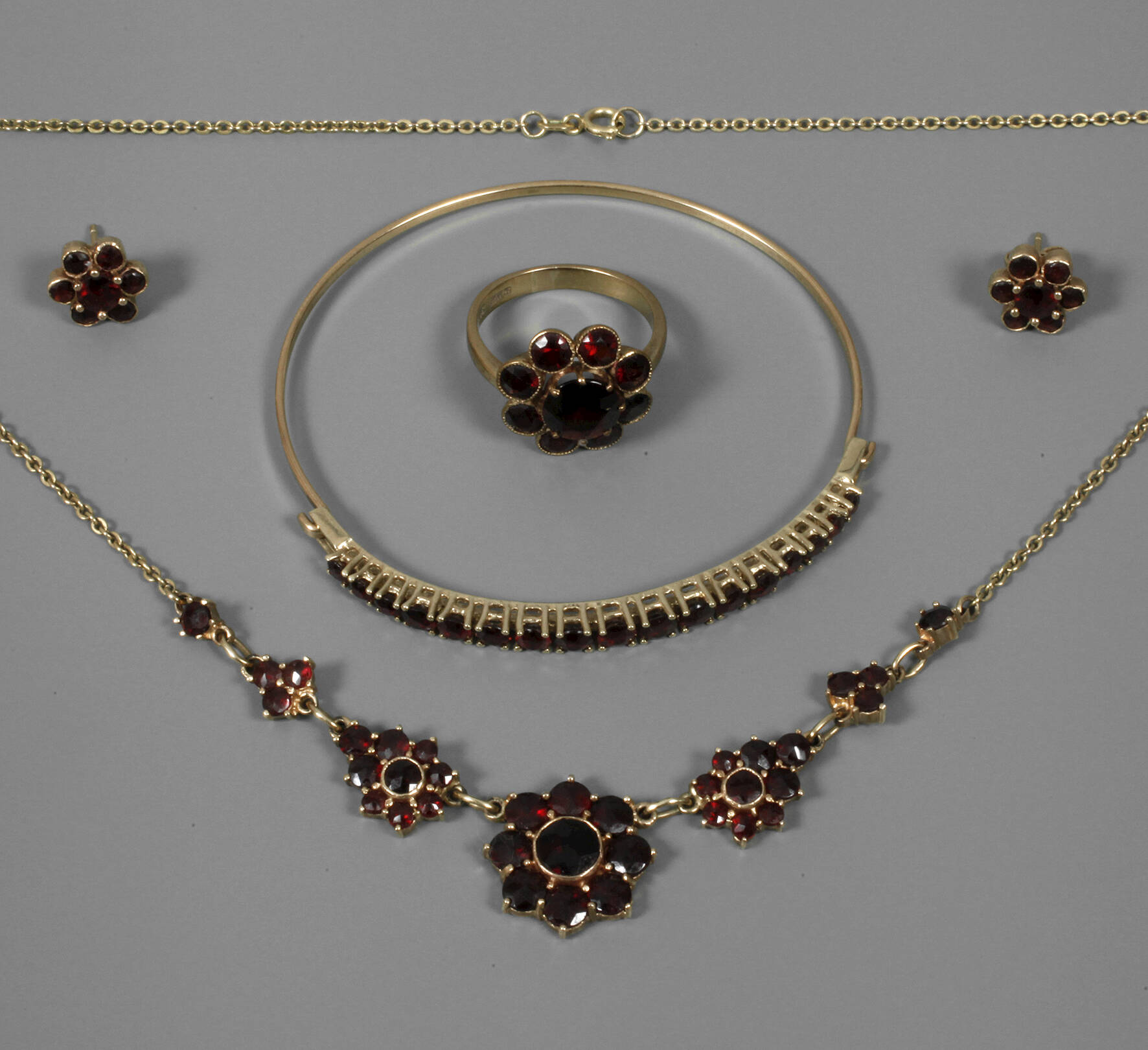 Schmuckset mit Granaten