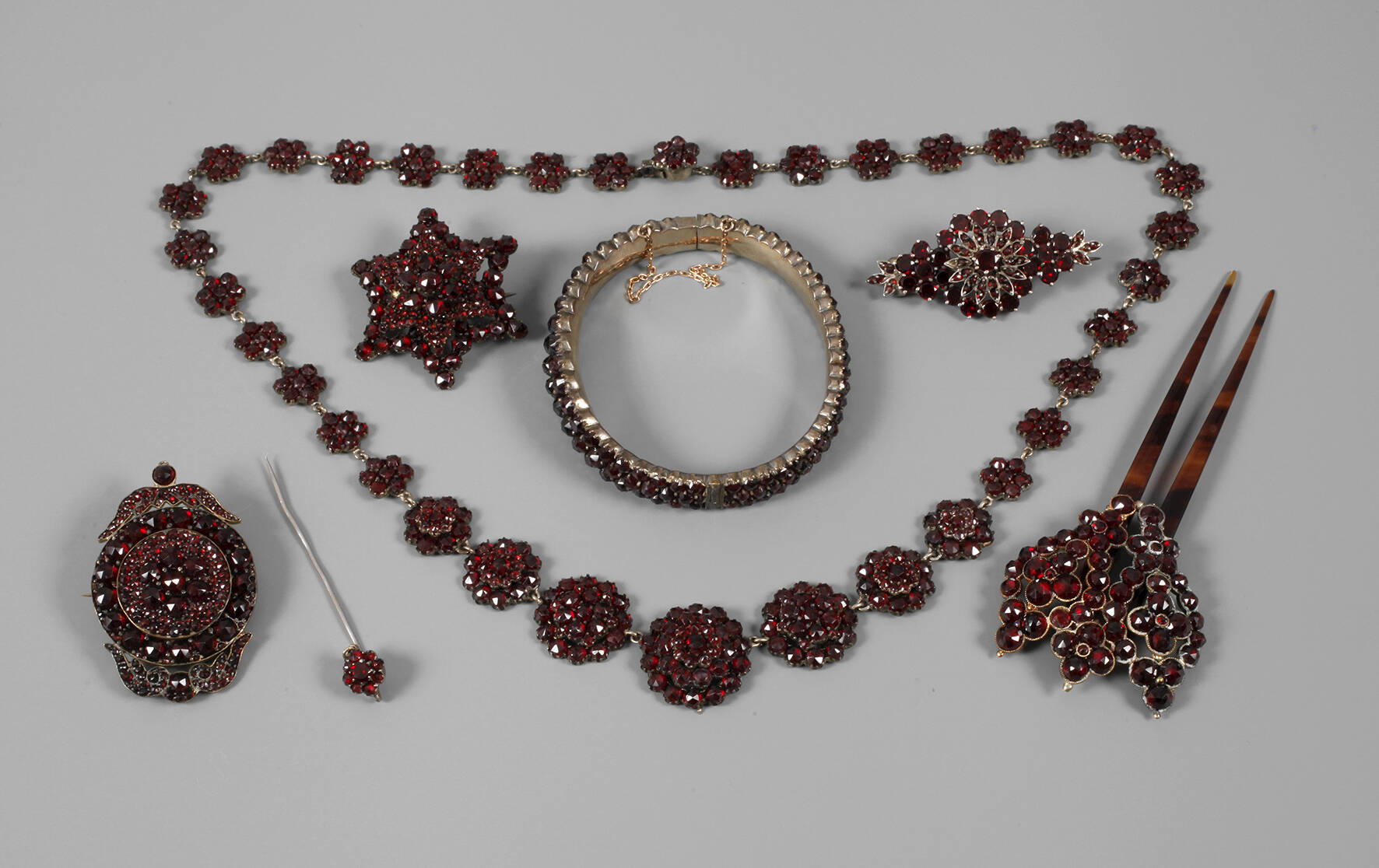 Sammlung Granatschmuck