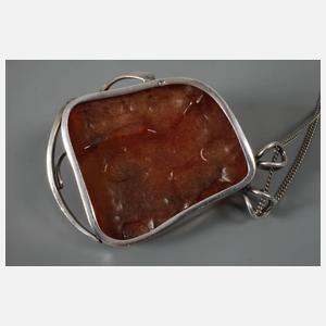 Anhänger mit großem Bernstein