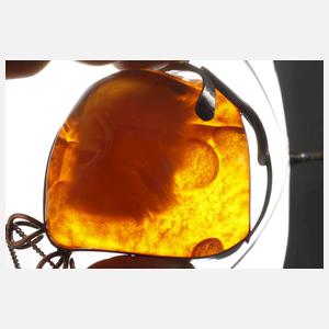 Anhänger mit großem Bernstein