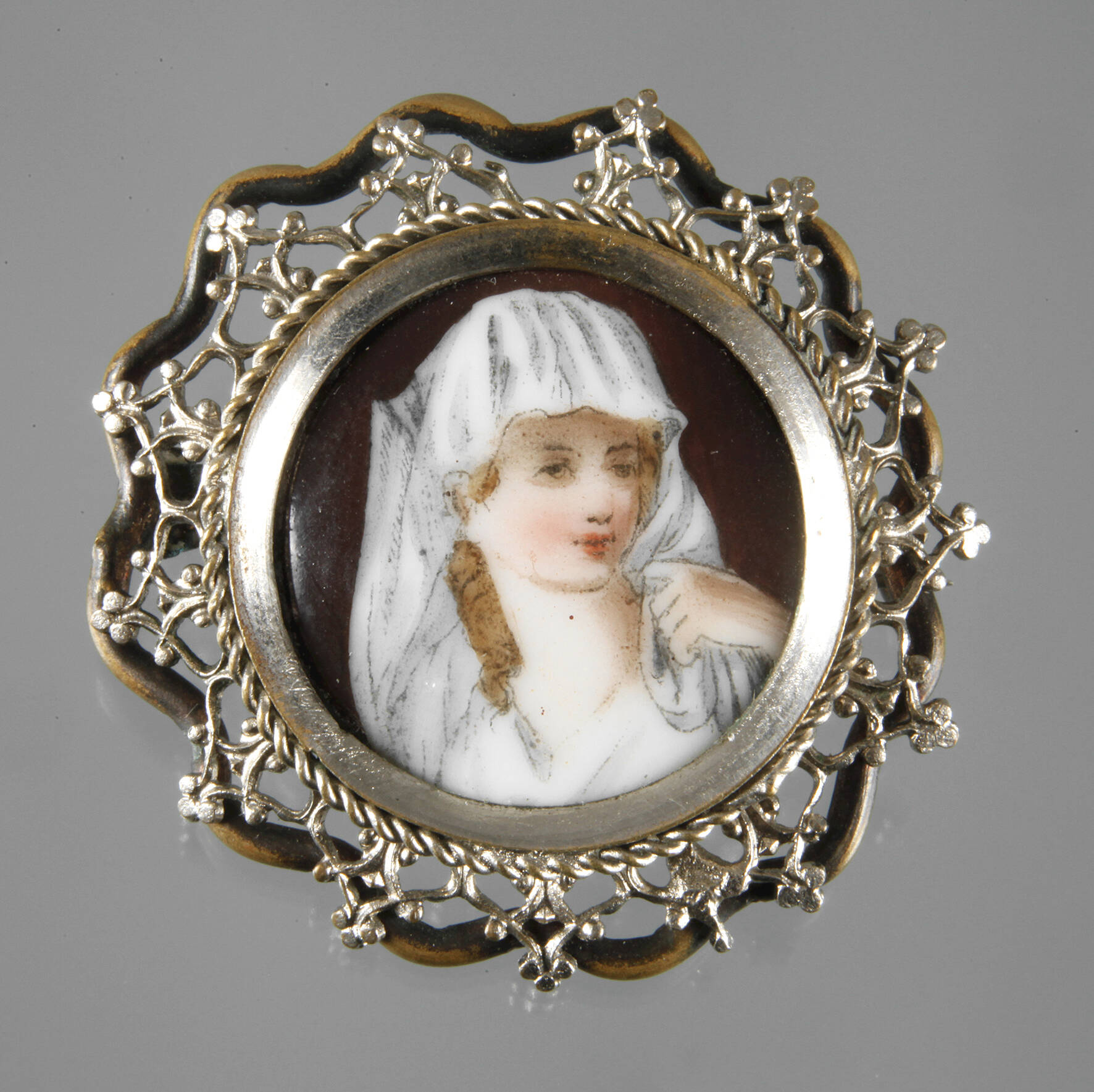 Brosche mit Porzellanmalerei