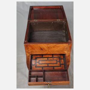 Kleiner Näh- und Spieltisch