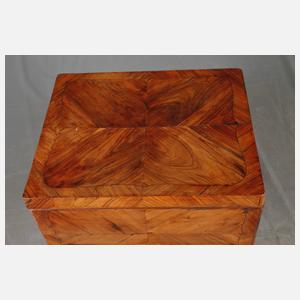 Kleiner Näh- und Spieltisch