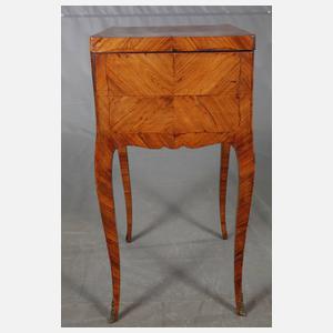 Kleiner Näh- und Spieltisch