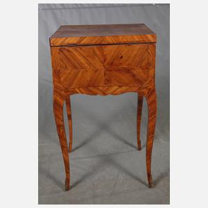 Kleiner Näh- und Spieltisch