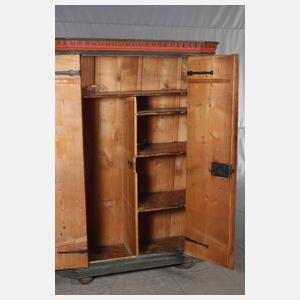 Tölzer Bauernschrank