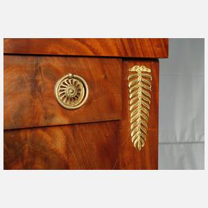 Sekretär aus höfischem Besitz