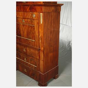 Sekretär aus höfischem Besitz