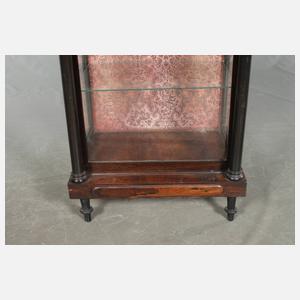 Kleine Säulenvitrine