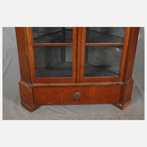 Biedermeier-Eckvitrine