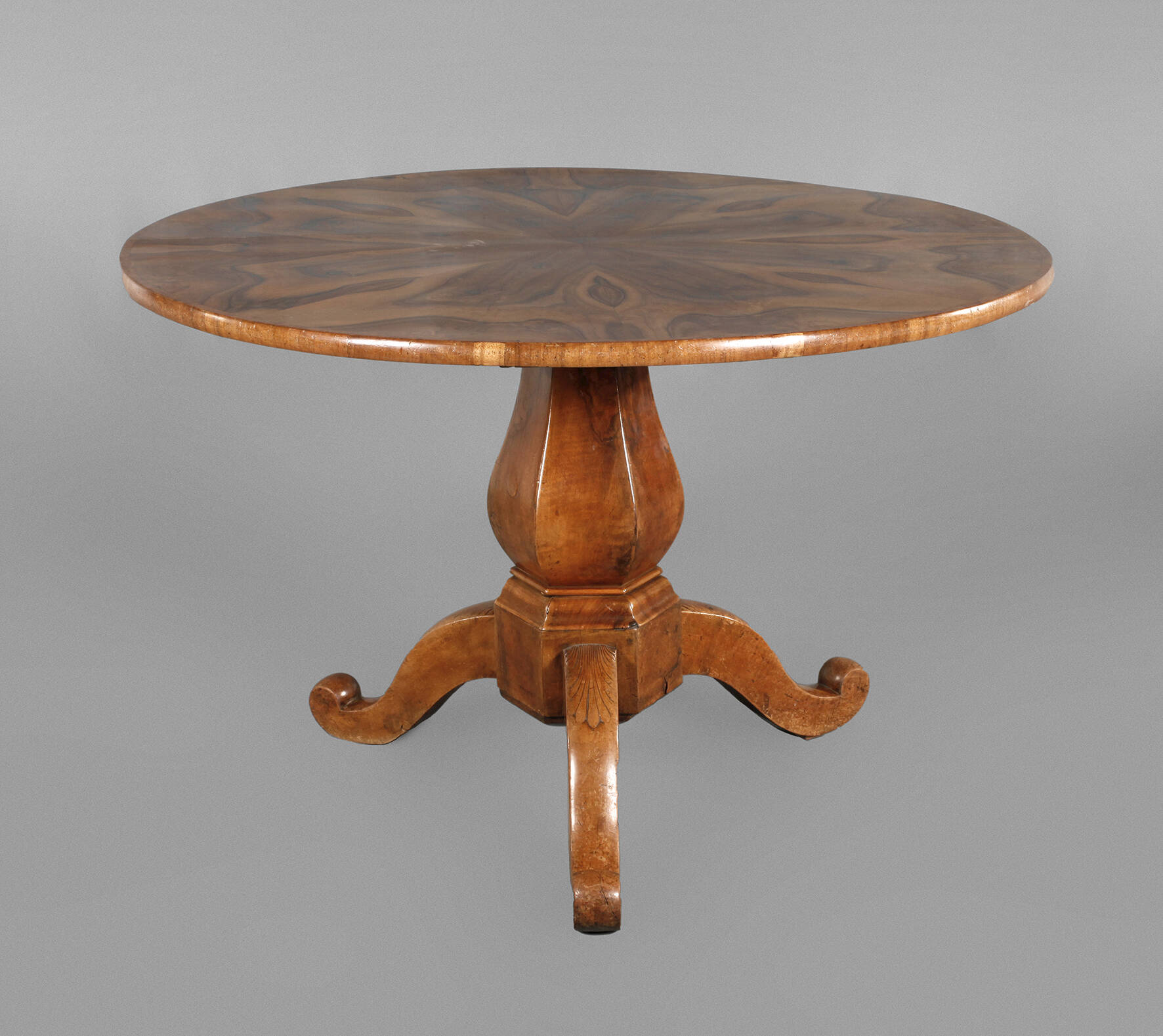 Feiner Biedermeiertisch