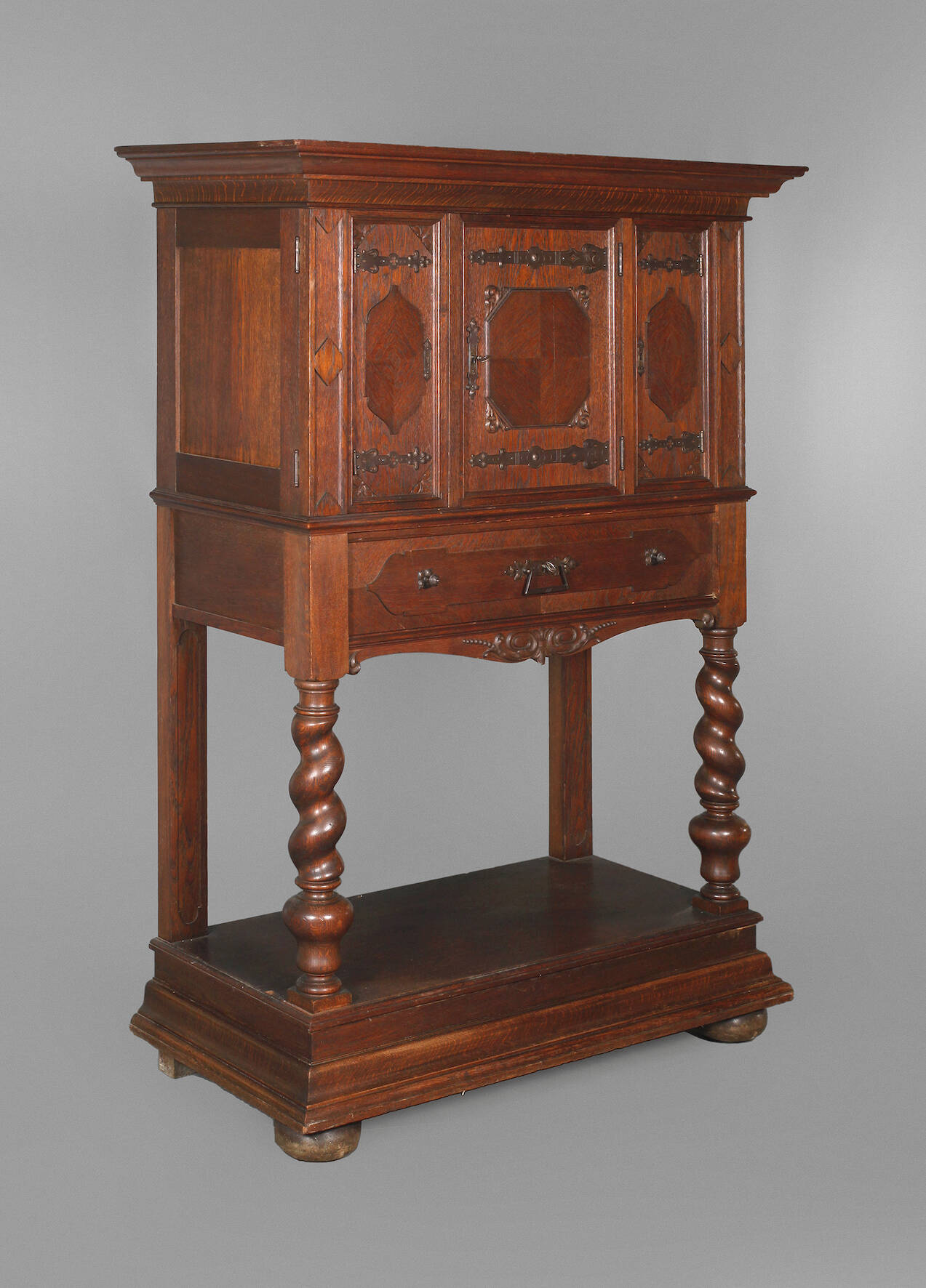 Stollenschrank Historismus