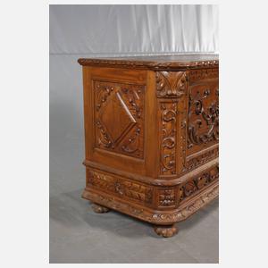 Truhe im Renaissancestil