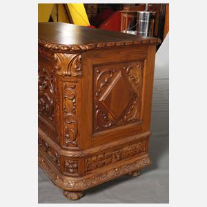 Truhe im Renaissancestil