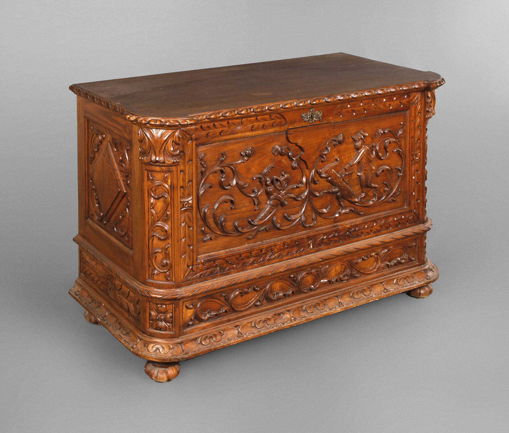 Truhe im Renaissancestil