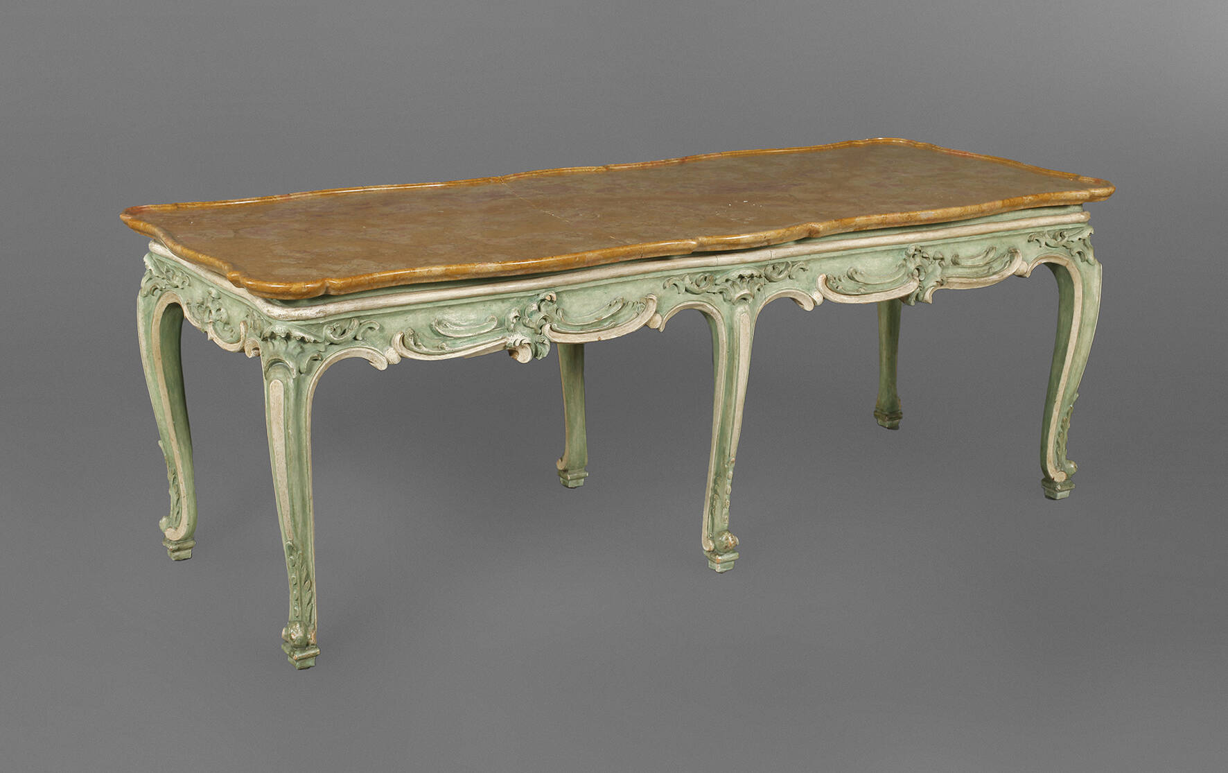 Couchtisch im Barockstil