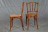 Zwei Kaffeehausstühle